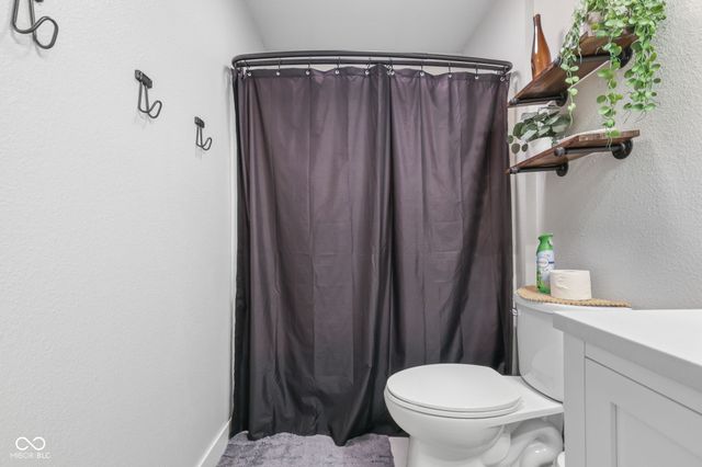 6412 Brooks Bend Boulevard, Indianapolis, IN 46237