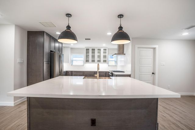 710 Thornwood, Shenandoah, TX 77381