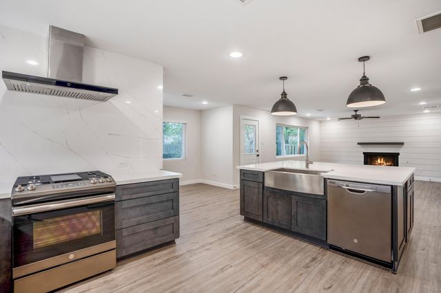 710 Thornwood, Shenandoah, TX 77381