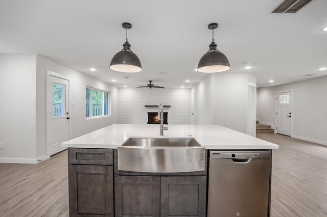 710 Thornwood, Shenandoah, TX 77381