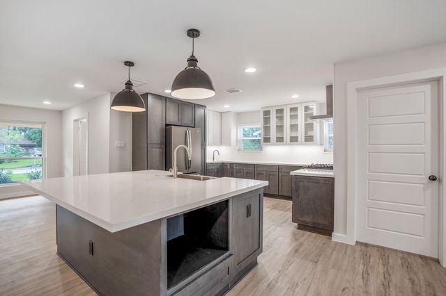 710 Thornwood, Shenandoah, TX 77381
