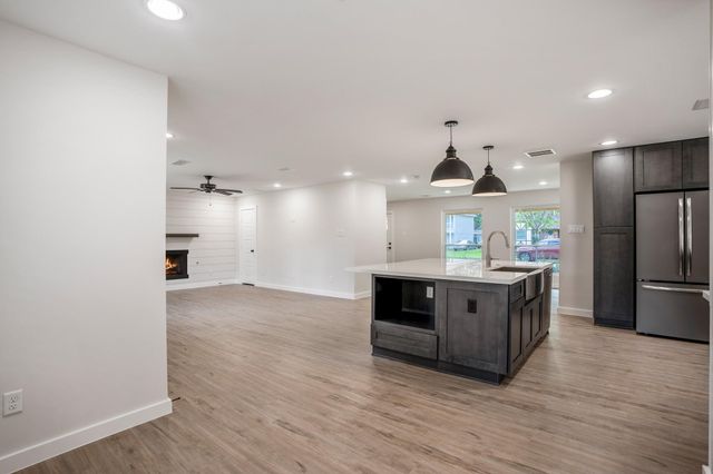 710 Thornwood, Shenandoah, TX 77381