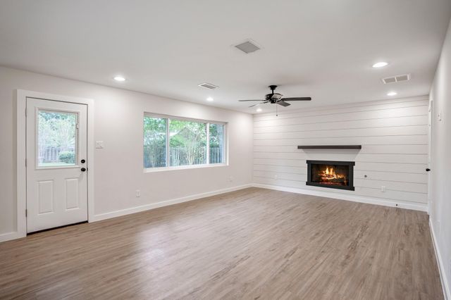 710 Thornwood, Shenandoah, TX 77381
