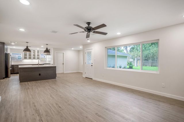 710 Thornwood, Shenandoah, TX 77381