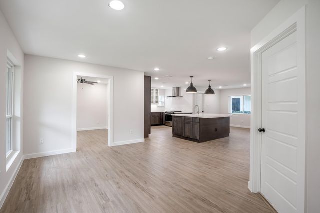 710 Thornwood, Shenandoah, TX 77381