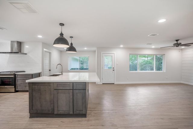 710 Thornwood, Shenandoah, TX 77381