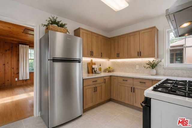 1111 Berkeley Street, Santa Monica, CA 90403
