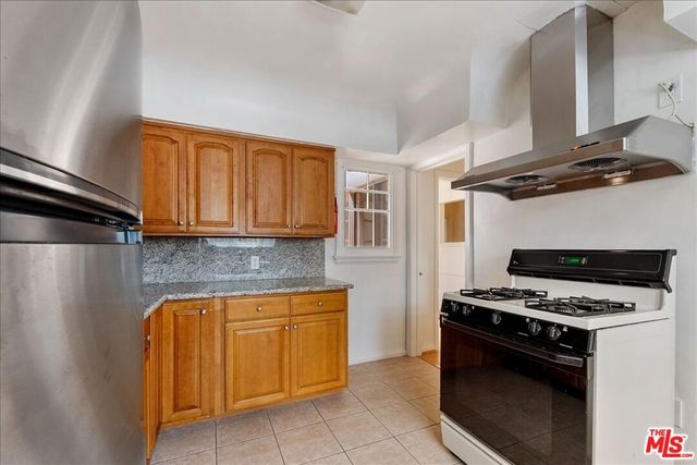 1111 Berkeley Street, Santa Monica, CA 90403