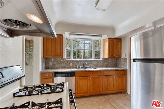 1111 Berkeley Street, Santa Monica, CA 90403