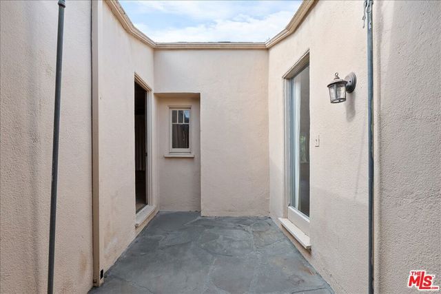 1111 Berkeley Street, Santa Monica, CA 90403