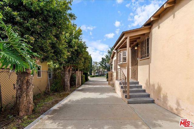 1111 Berkeley Street, Santa Monica, CA 90403