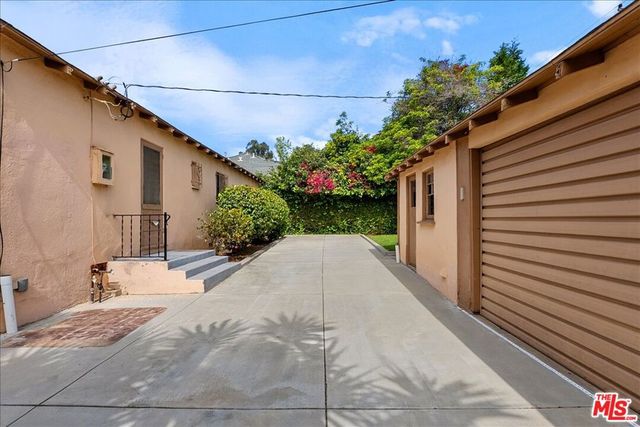 1111 Berkeley Street, Santa Monica, CA 90403