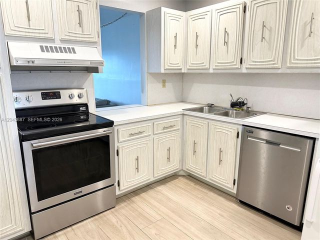 8101 SW 24th Ct 405, Davie, FL 33324