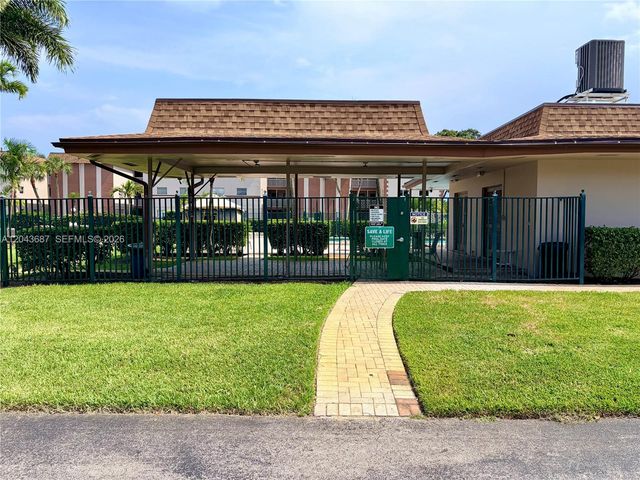 8101 SW 24th Ct 405, Davie, FL 33324