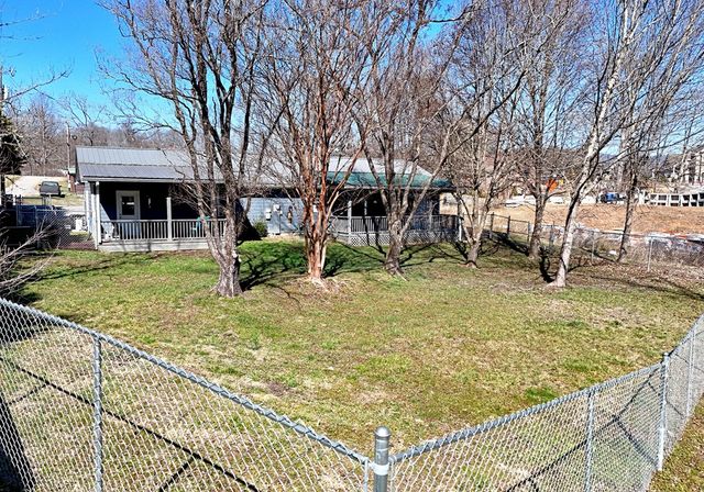 91 Hickory Street, Hayesville, NC 28904