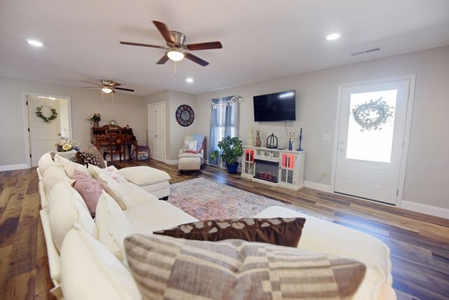 91 Hickory Street, Hayesville, NC 28904