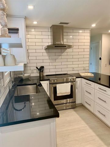 125 5TH AVENUE NE 240, St Petersburg, FL 33701