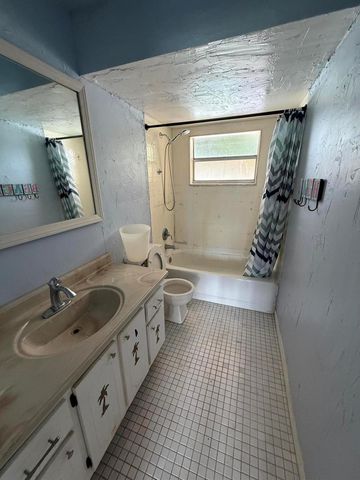 9881 SUNRISE LAKES Boulevard 104, Sunrise, FL 33322