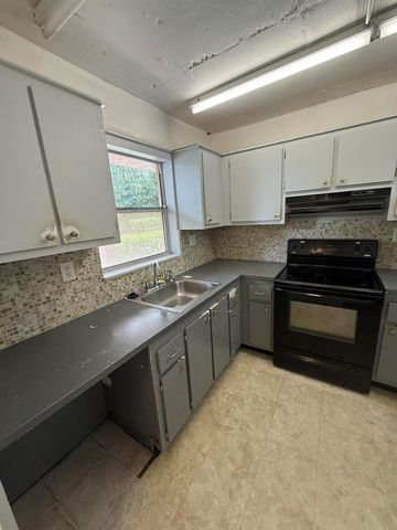 9881 SUNRISE LAKES Boulevard 104, Sunrise, FL 33322