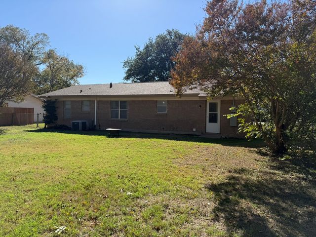 2206 12th Street, Brownwood, TX 76801