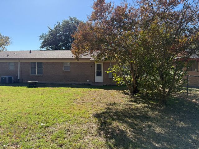 2206 12th Street, Brownwood, TX 76801