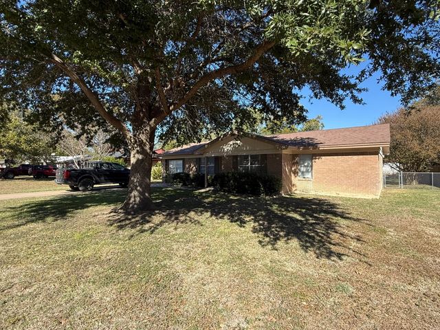 2206 12th Street, Brownwood, TX 76801