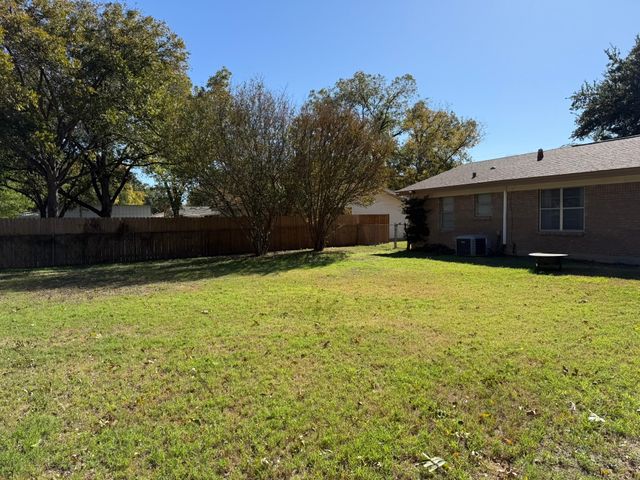 2206 12th Street, Brownwood, TX 76801