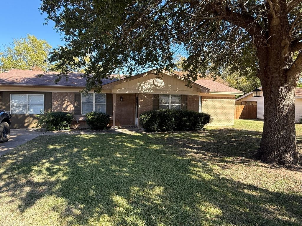 2206 12th Street, Brownwood, TX 76801