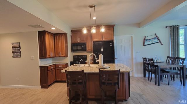11608 Boggs West Circle, Loogootee, IN 47553