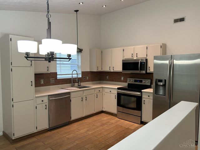 573 Hearthstone Court, Lebanon, OH 45036