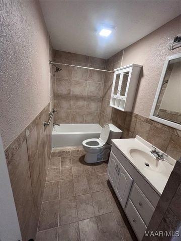 162 Old Barn Road, Wetumpka, AL 36092