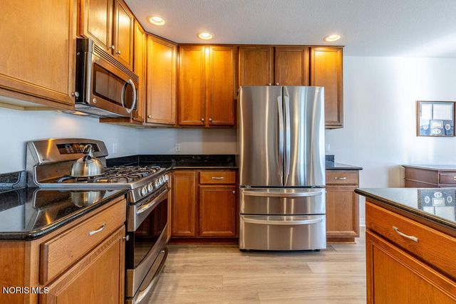 26364 Stillwater Drive, Perrysburg, OH 43551