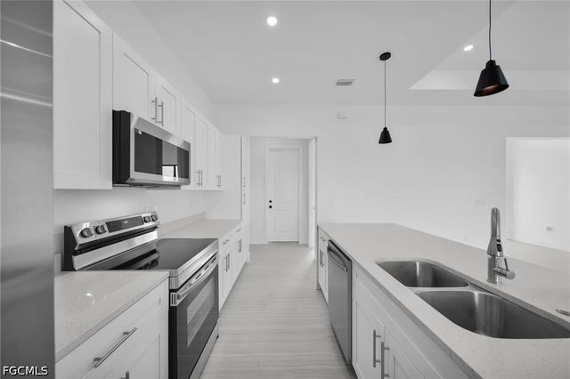 3543 NE 14th PL, Cape Coral, FL 33909