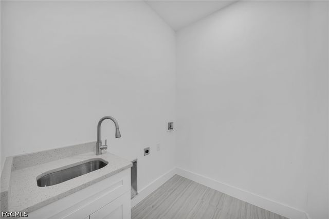 3543 NE 14th PL, Cape Coral, FL 33909