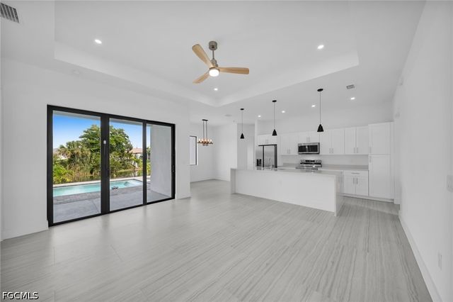 3543 NE 14th PL, Cape Coral, FL 33909