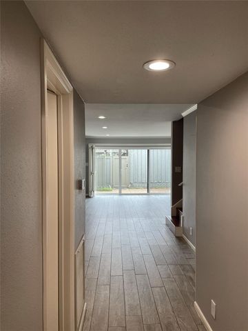 6307 Del Monte Drive 111, Houston, TX 77057