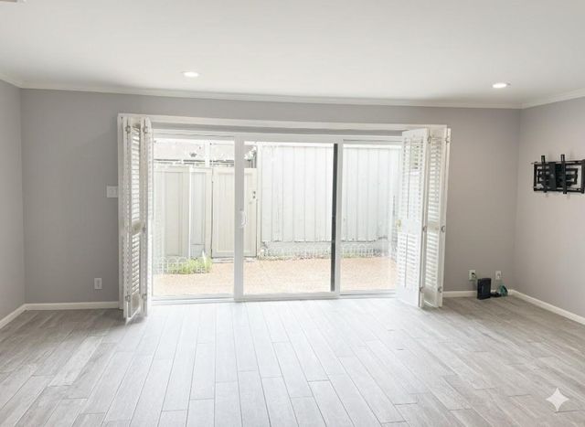 6307 Del Monte Drive 111, Houston, TX 77057