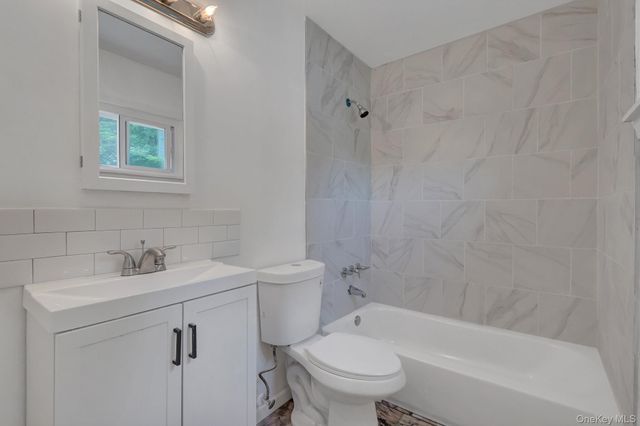 6 Stonington Circle, Wheatley Heights, NY 11798