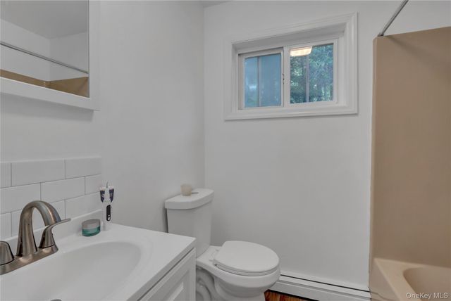 6 Stonington Circle, Wheatley Heights, NY 11798