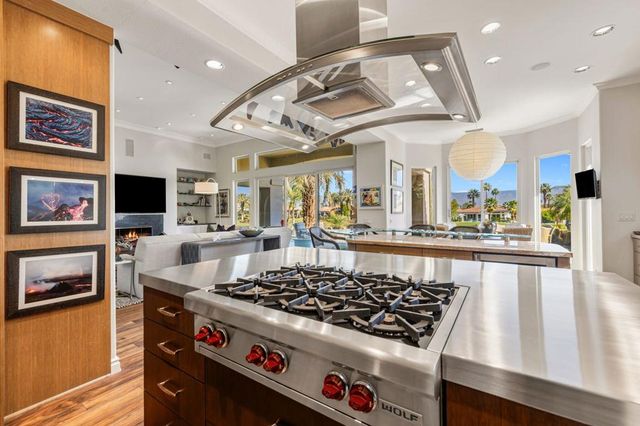 820 Mission Creek Drive, Palm Desert, CA 92211