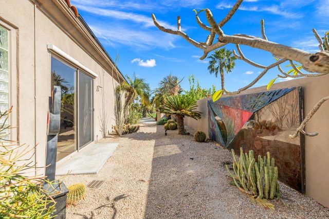 820 Mission Creek Drive, Palm Desert, CA 92211