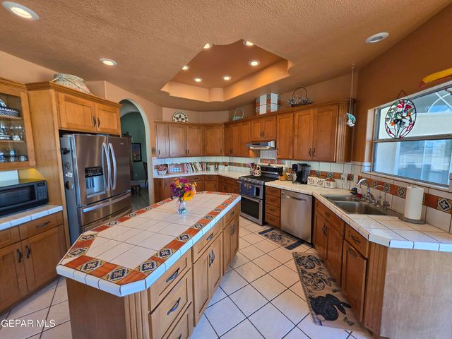 585 ANAHUAC Avenue, El Paso, TX 79932