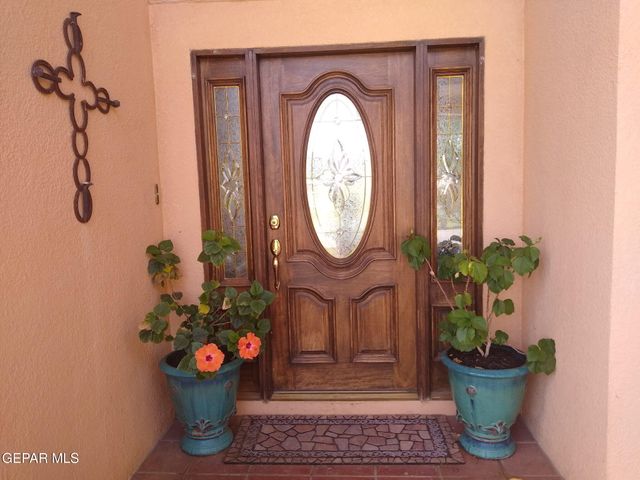 585 ANAHUAC Avenue, El Paso, TX 79932