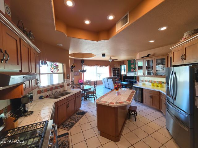 585 ANAHUAC Avenue, El Paso, TX 79932