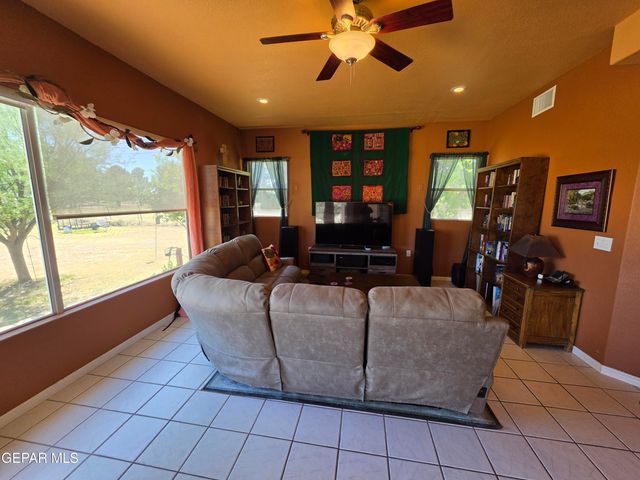585 ANAHUAC Avenue, El Paso, TX 79932