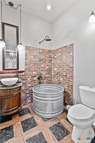 59 Leaning Oak Road, Victoria, TX 77904