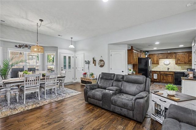 15621 Landauer Street, Basehor, KS 66007
