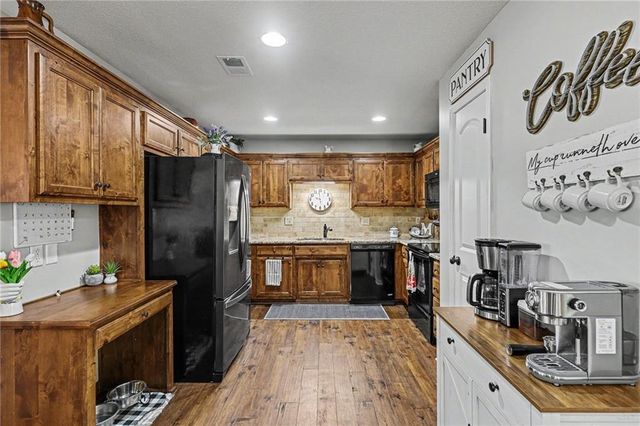 15621 Landauer Street, Basehor, KS 66007