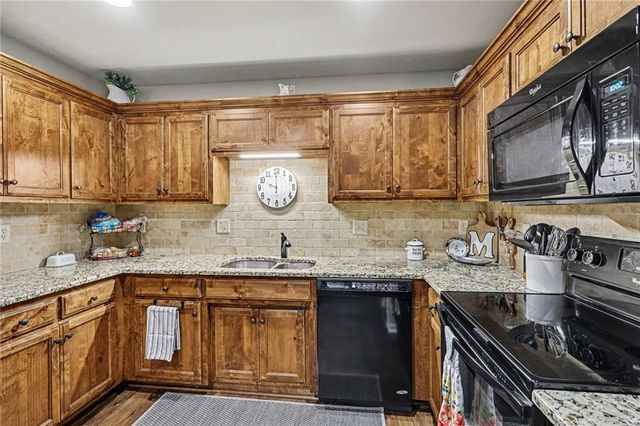 15621 Landauer Street, Basehor, KS 66007