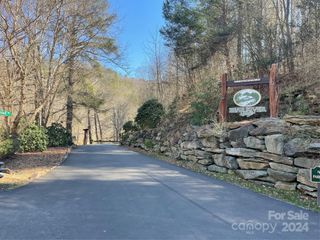 000 Bear River Lodge Trail 77, Marshall, NC 28753